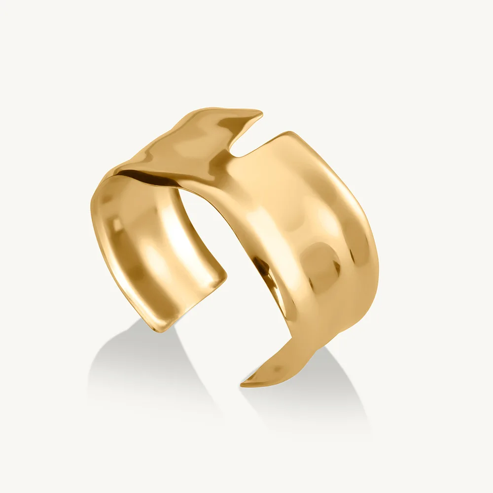Wrist of Chic bracelets from Emily in Paris