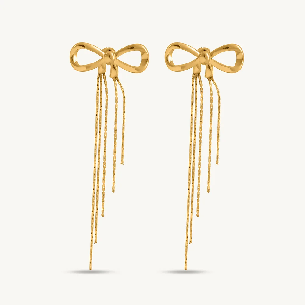 Luxe Lobe Love earrings from Emily in Paris